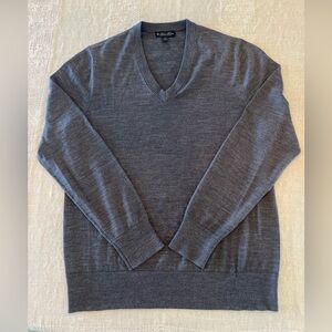 Brooks Brothers Extra Fine Merino Wool V Neck Sweater Mens Size Large Gray Knit
